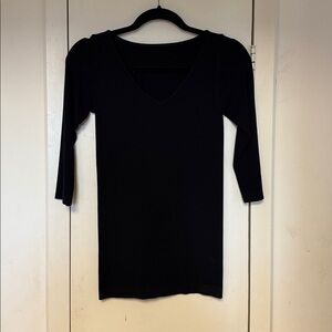 Black V-Neck 3/4 Sleeve Top